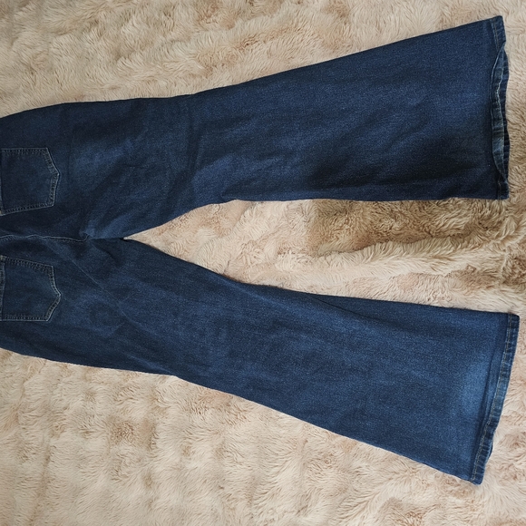 SHEIN Plus Ripped Flare Leg Jeans - Picture 3 of 7